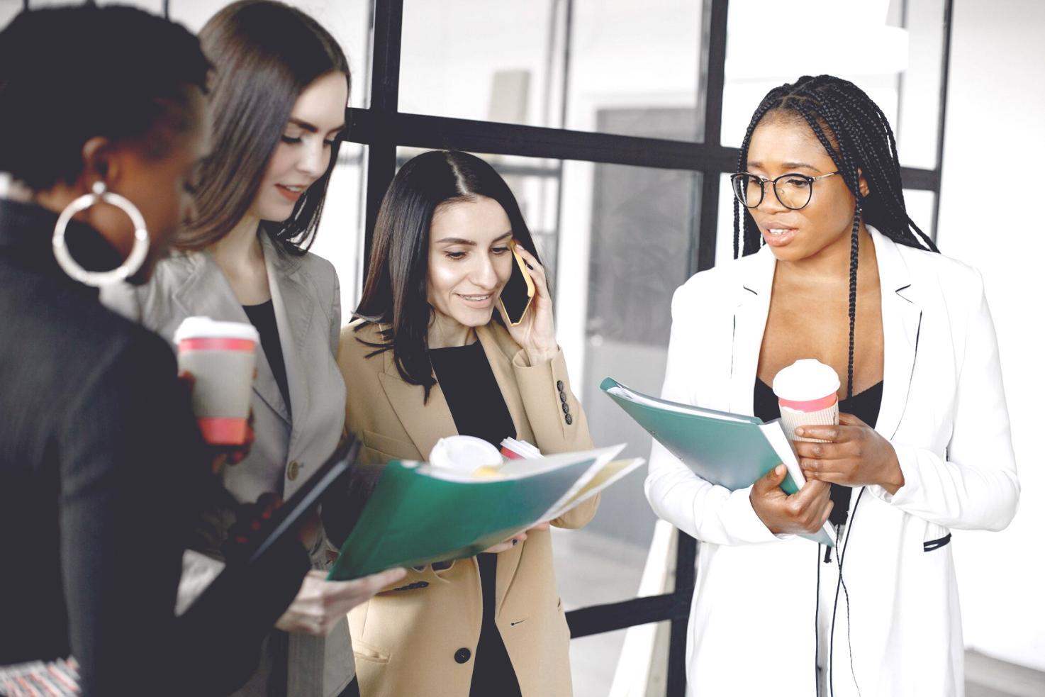 Vue d'ensemble d'une session de formation collaborative avec couverture complète de l'écran