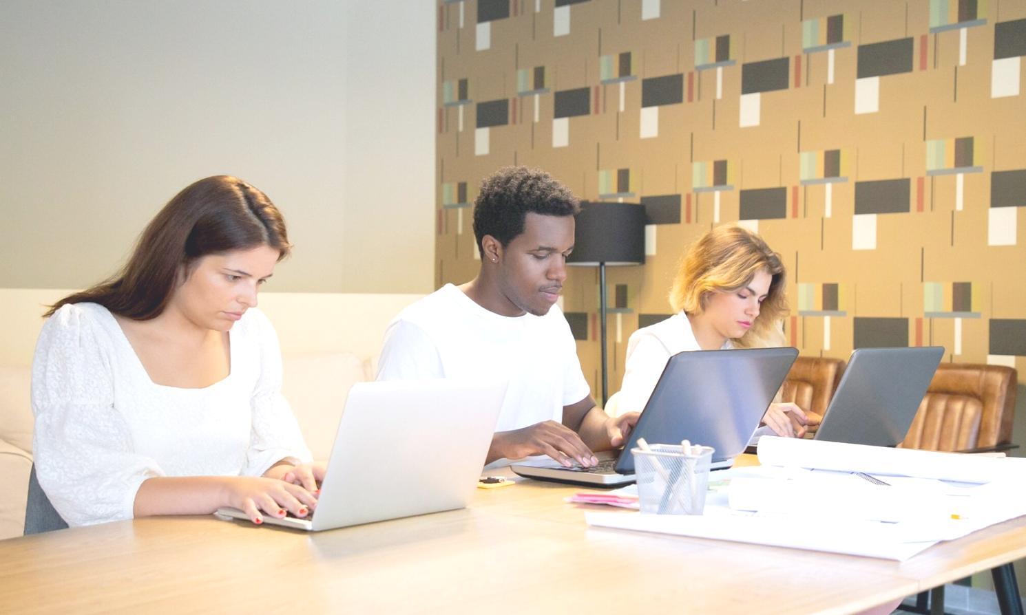 Tableau de bord financier sur ordinateur